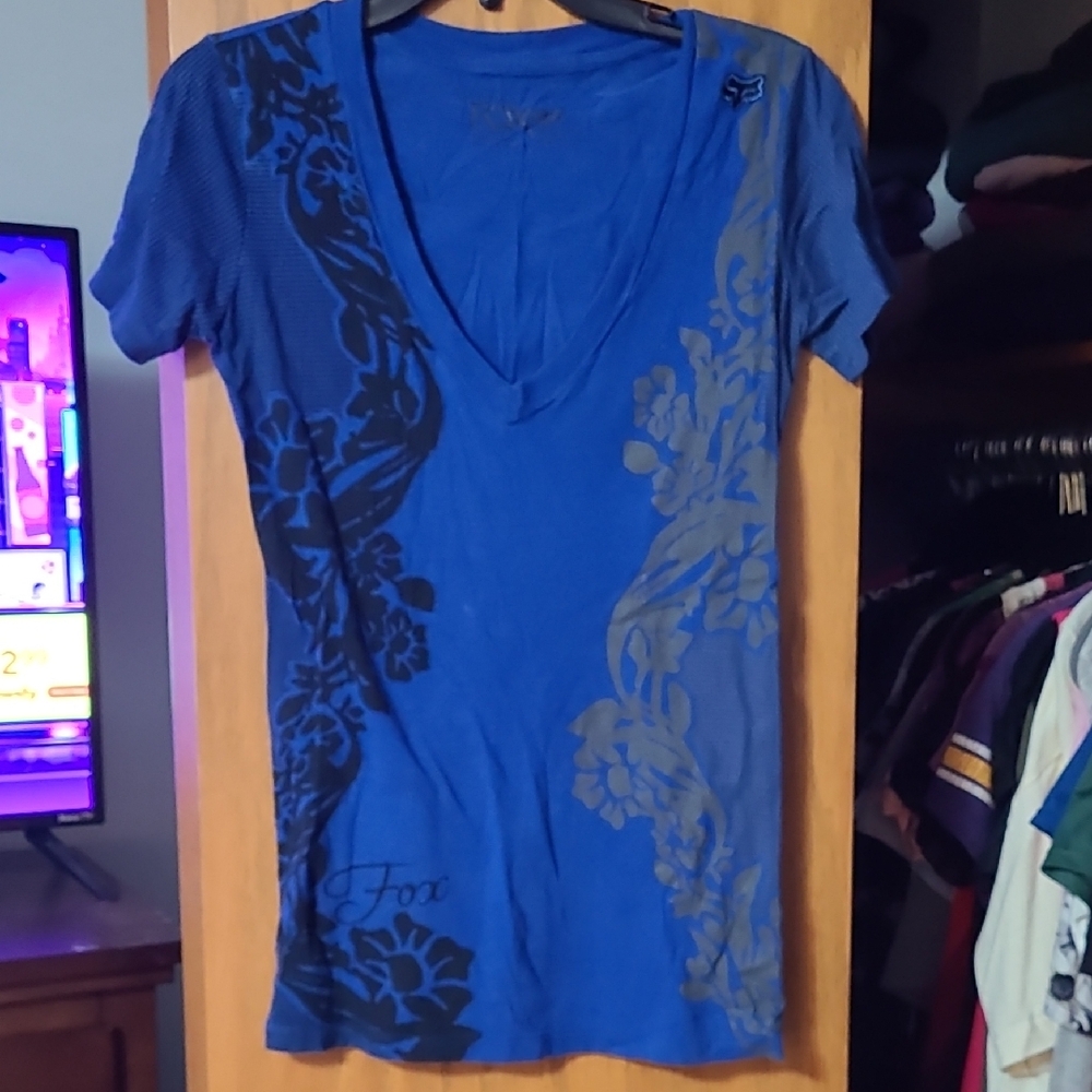 Fox Women's Blue and Black Floral Short Sleeve Tee